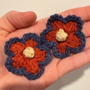 Misha and Puff Hand Knit Flower Hair Clips